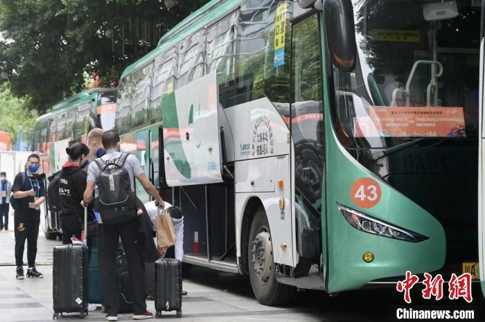 据米兰跟队记者隆戈报道，米兰有意在一月份引进吉拉西，以补强锋线。